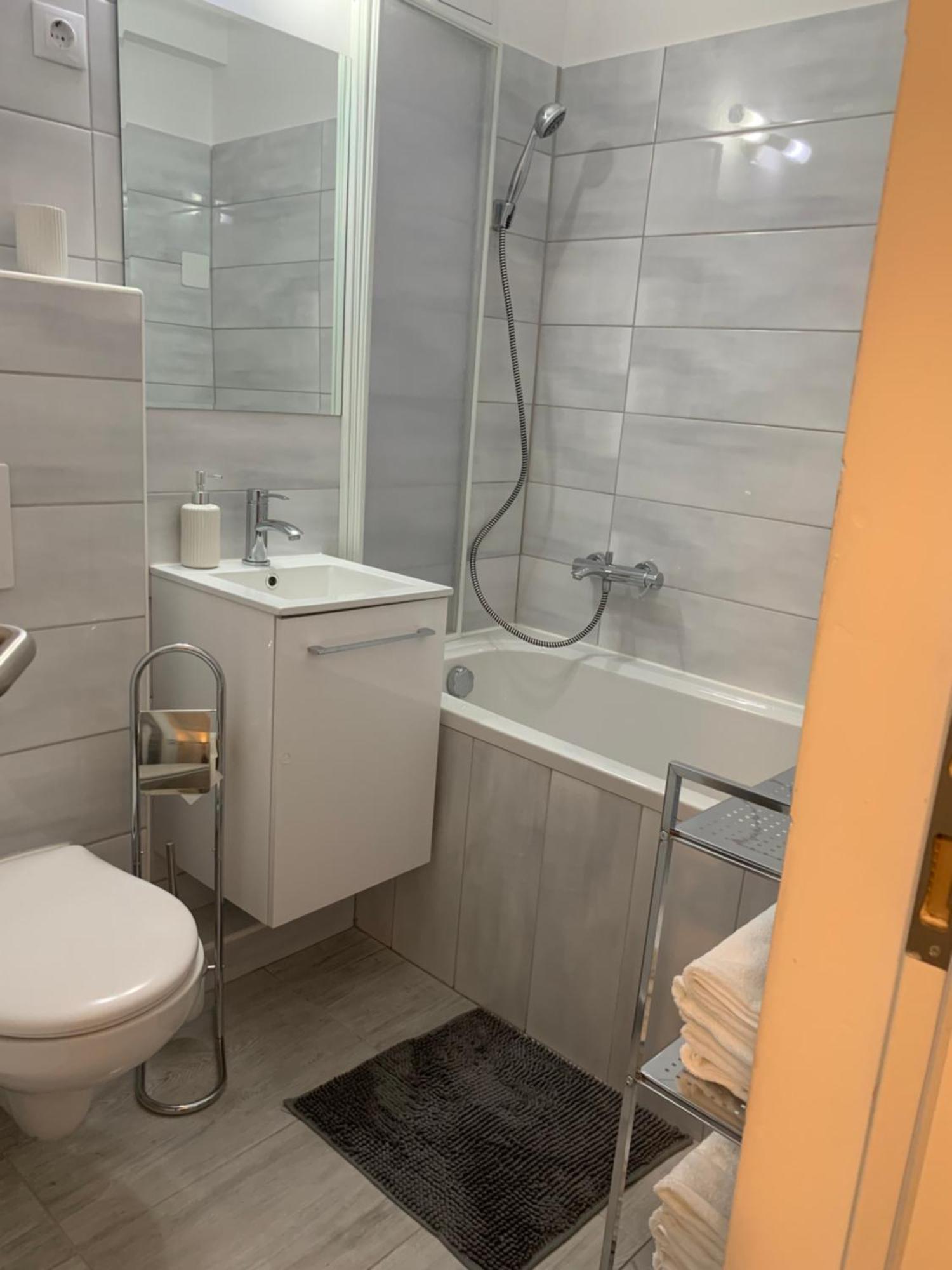 Origo Apartment Gyor Luaran gambar