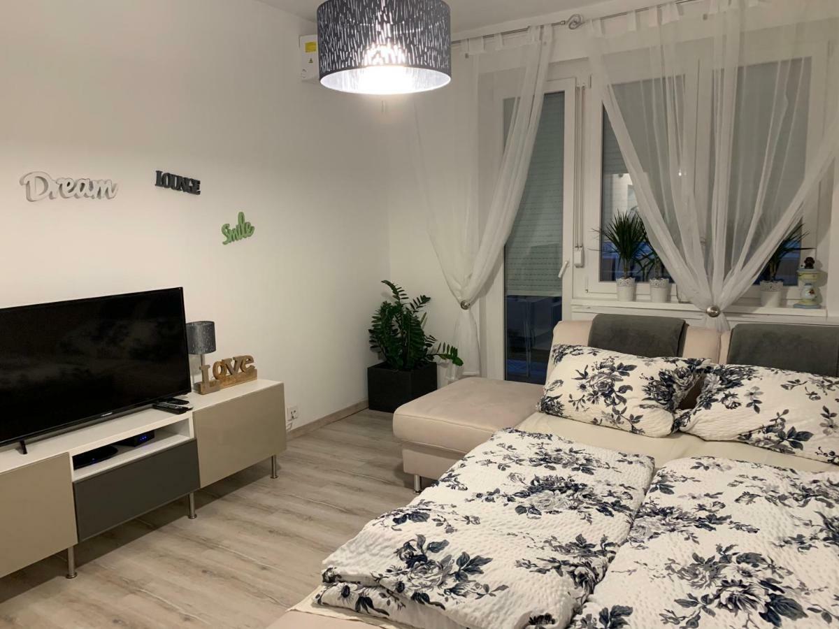 Origo Apartment Gyor Luaran gambar