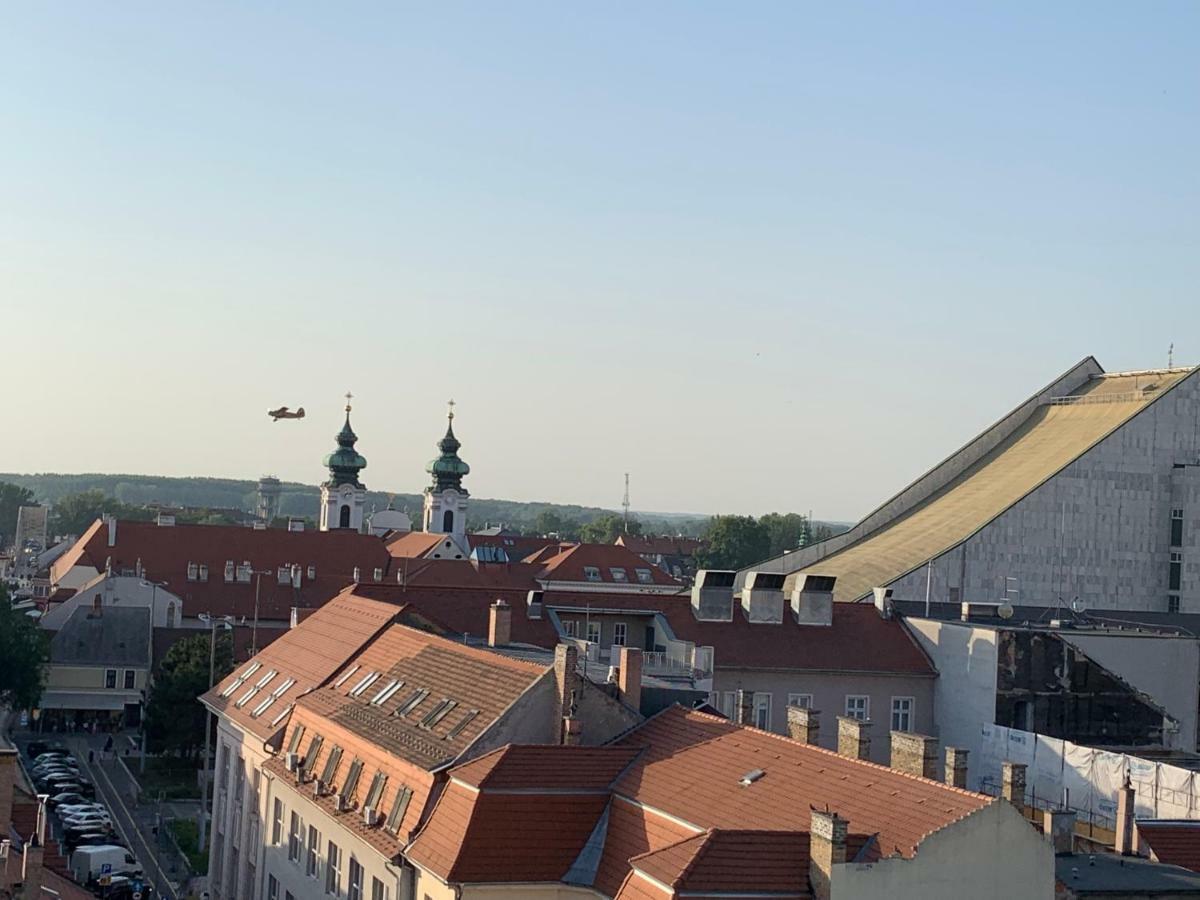 Origo Apartment Gyor Luaran gambar