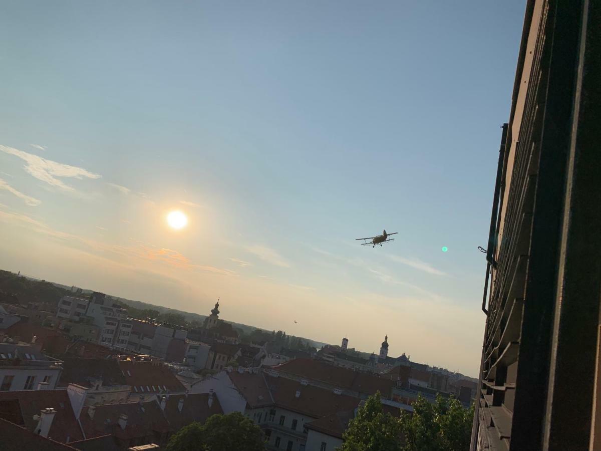 Origo Apartment Gyor Luaran gambar